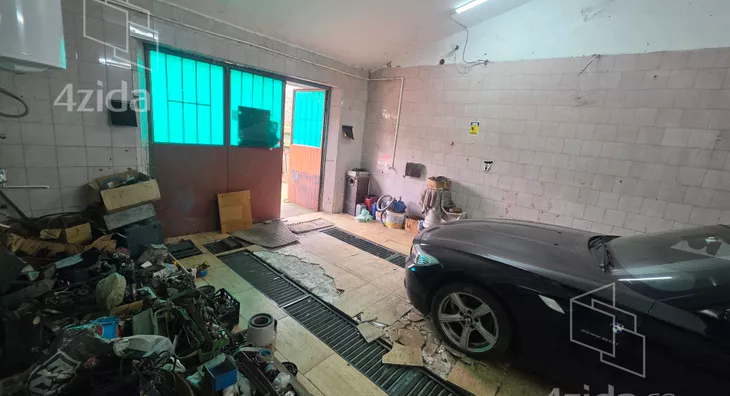 Poslovna zgrada | 4zida