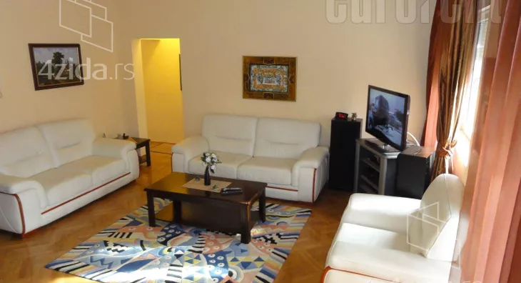 Četvoroiposoban stan | 4zida