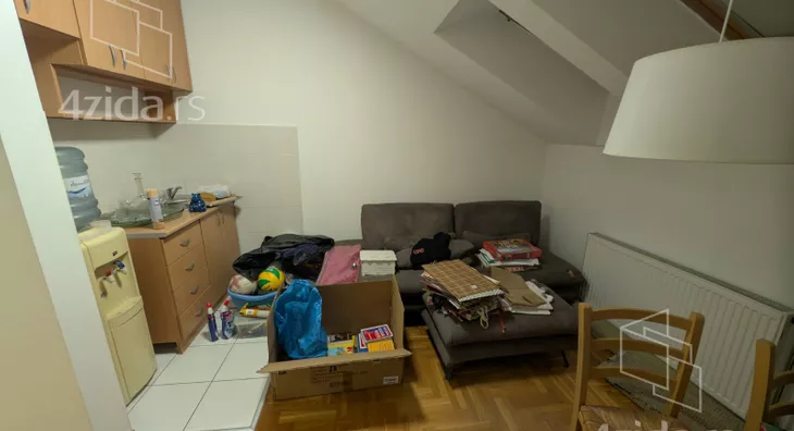 Šestosoban stan | 4zida