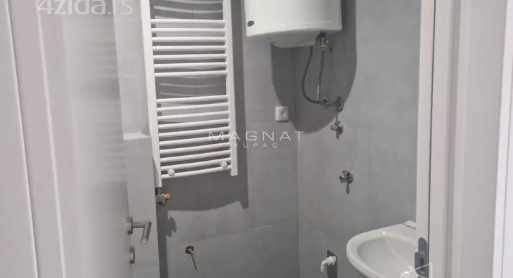 Šestosoban stan | 4zida