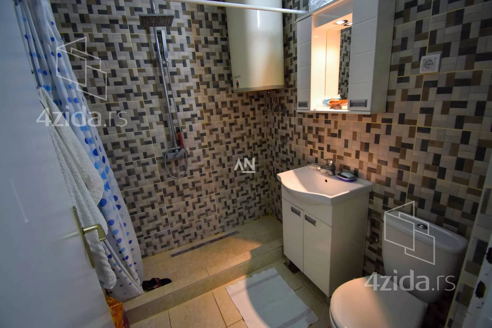 5-etažna kuća | 4zida