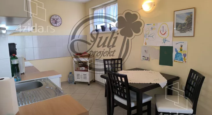 Četvoroiposoban stan | 4zida