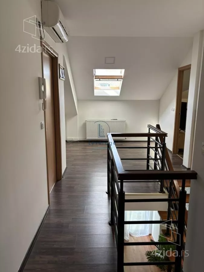 Šestosoban stan | 4zida