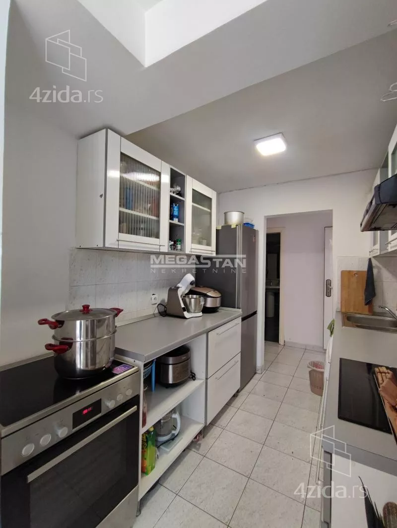 Petosoban stan | 4zida