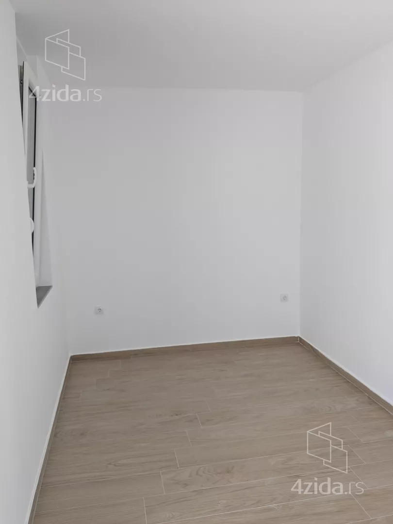 Šestoiposoban stan | 4zida