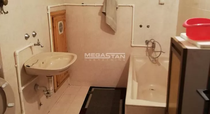 Poslovna zgrada | 4zida