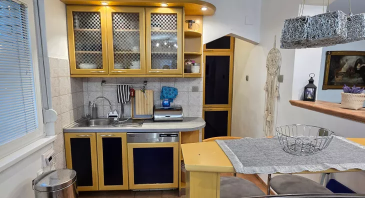 Šestosoban stan | 4zida