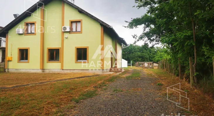 Poslovna zgrada | 4zida