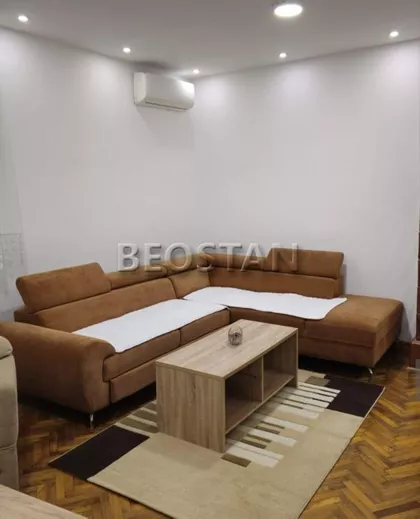 Crveni Krst Vračar | 4zida.rs