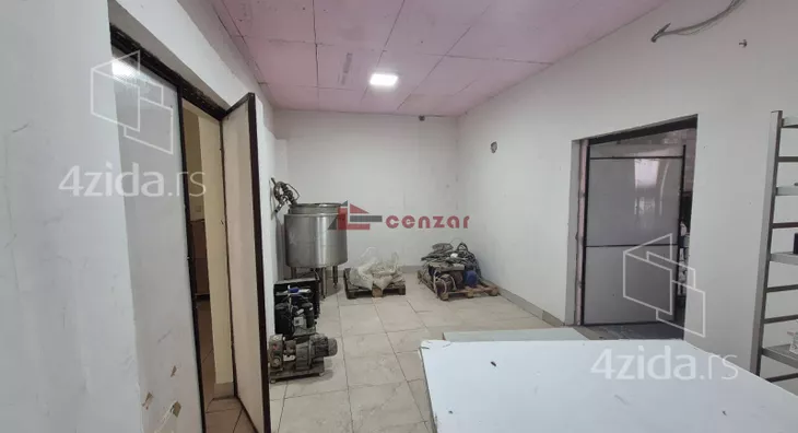 Poslovna zgrada | 4zida