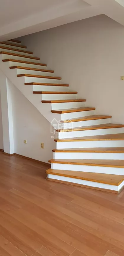 Dom Zdravlja | 4zida.rs