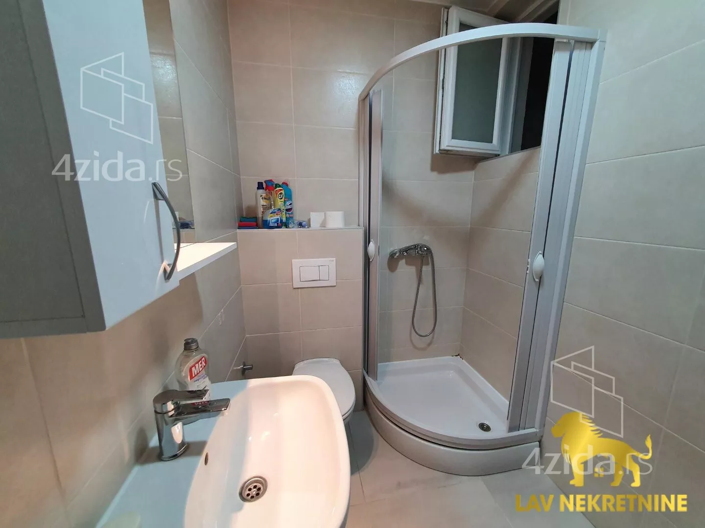 Jednoiposoban stan | 4zida