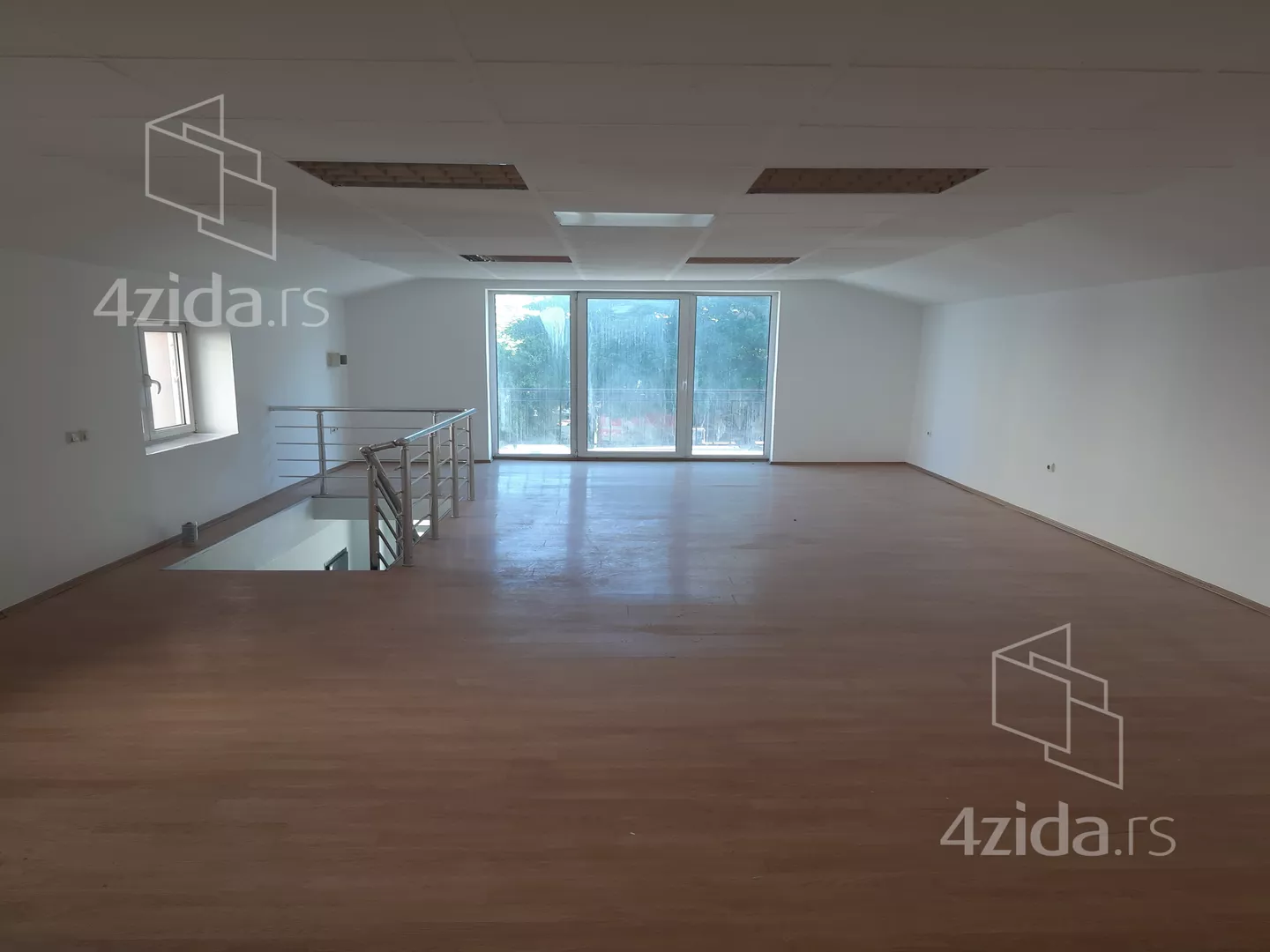 Lokal | 4zida