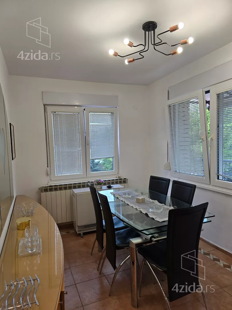 Šestosoban stan | 4zida