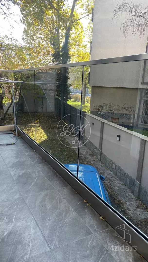 Šestoiposoban stan | 4zida