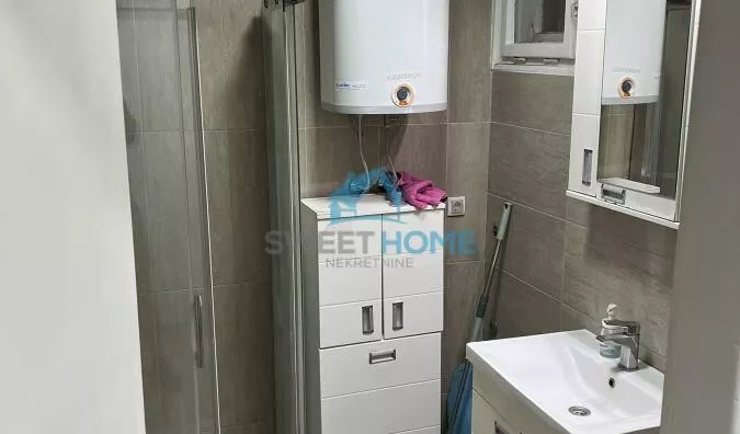 Četvoroiposoban stan | 4zida