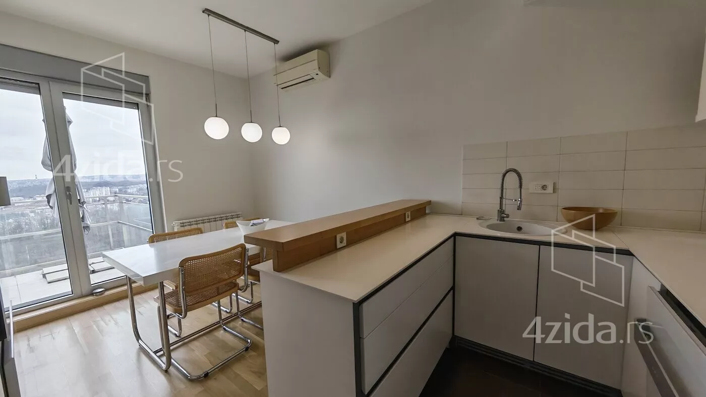 Četvoroiposoban stan | 4zida