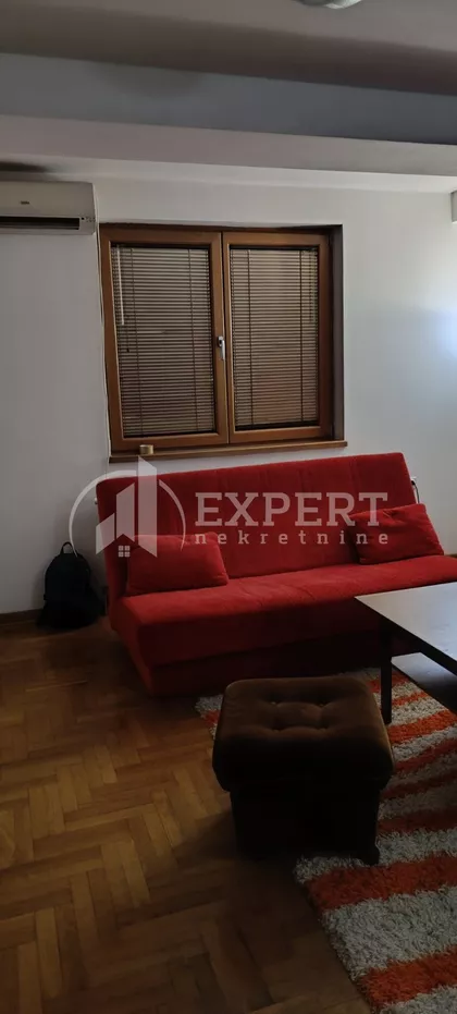 Jovana Skerlića | 4zida.rs