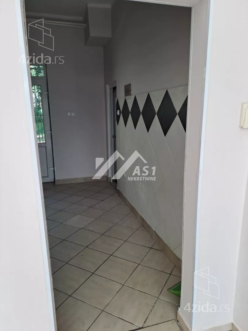 Lokal | 4zida