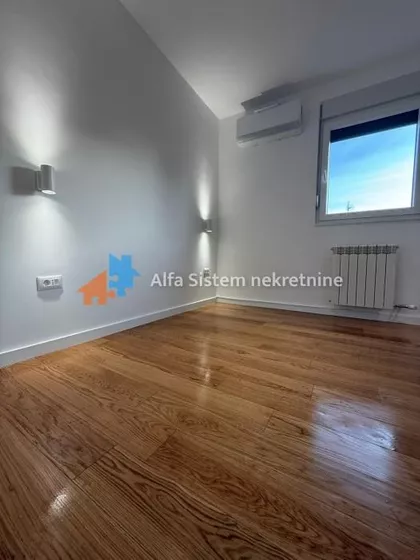 Autokomanda | 4zida.rs