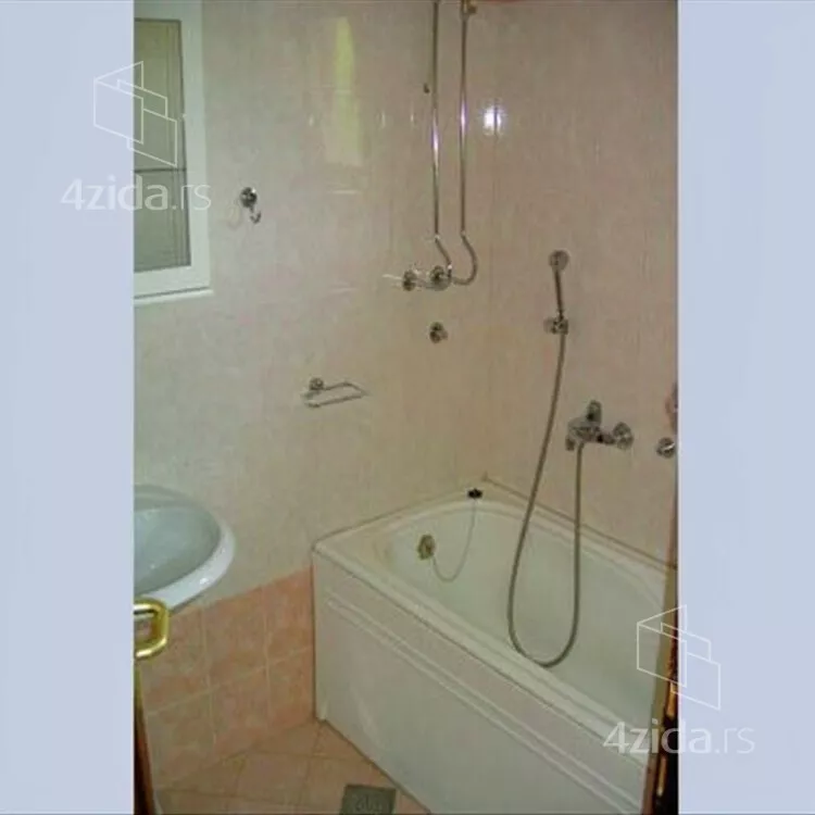 Šestosoban stan | 4zida