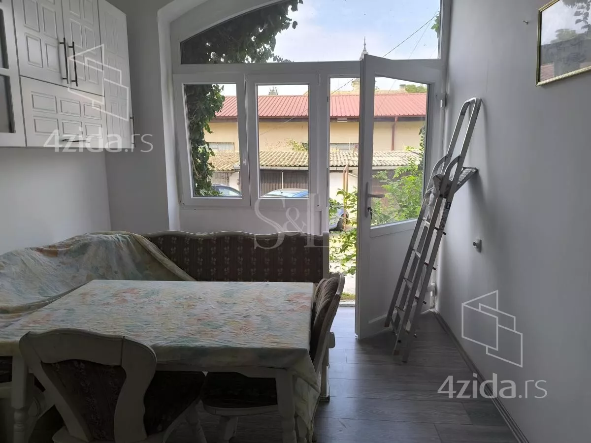 Šestosoban stan | 4zida