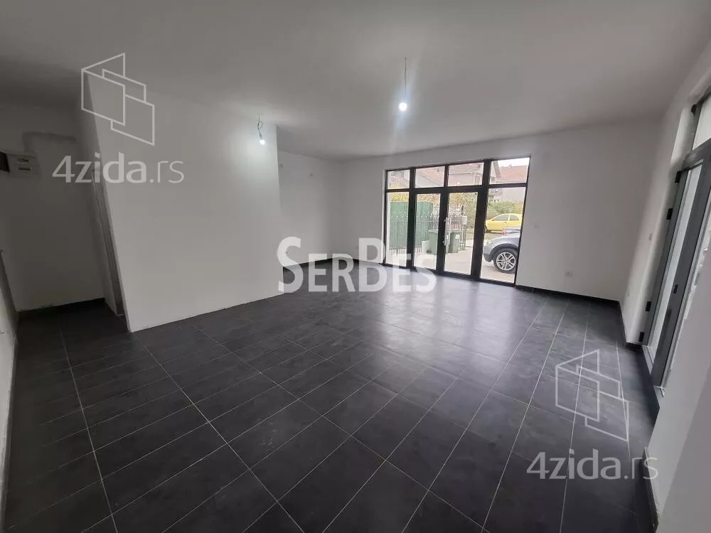 Poslovna zgrada | 4zida