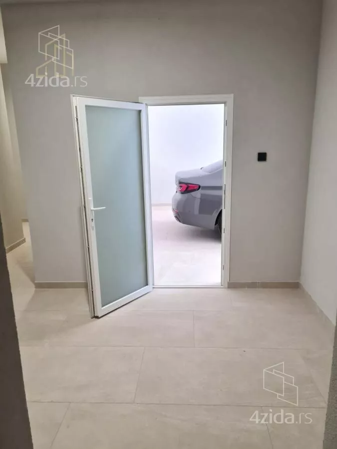 Šestosoban stan | 4zida