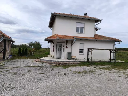 Karlovčić | 4zida.rs