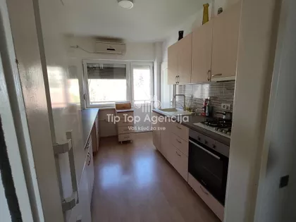 Sunčani trg | 4zida.rs
