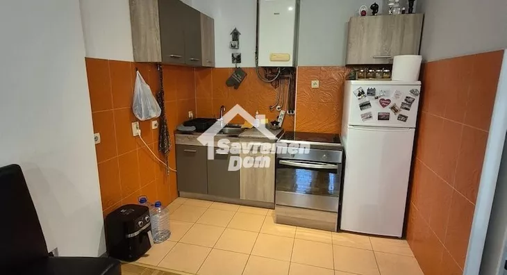 Šestosoban stan | 4zida