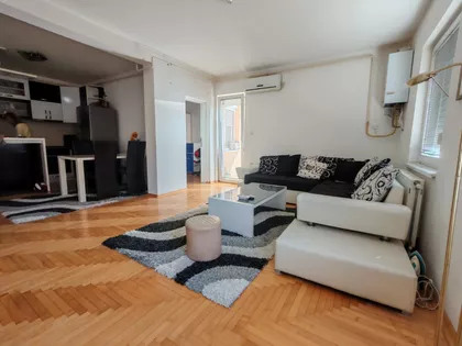 Ljubice Ravasi | 4zida.rs