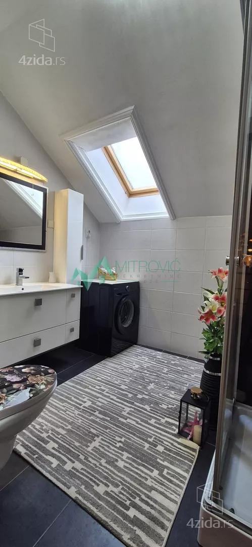 Četvoroiposoban stan | 4zida