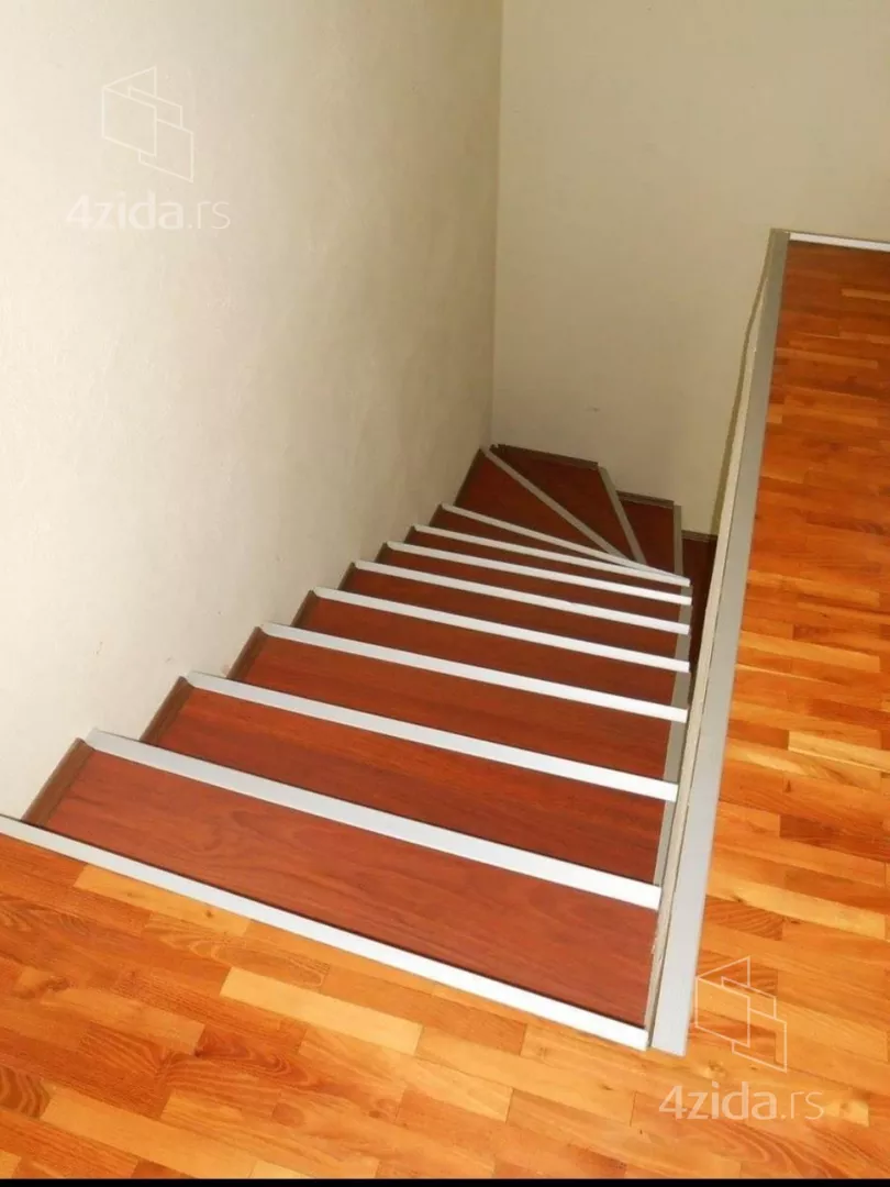 Šestoiposoban stan | 4zida