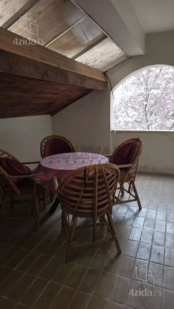 Troiposoban stan | 4zida