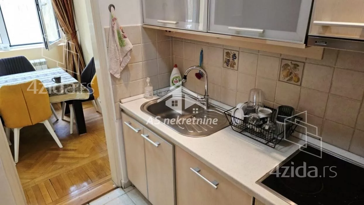 Četvoroiposoban stan | 4zida