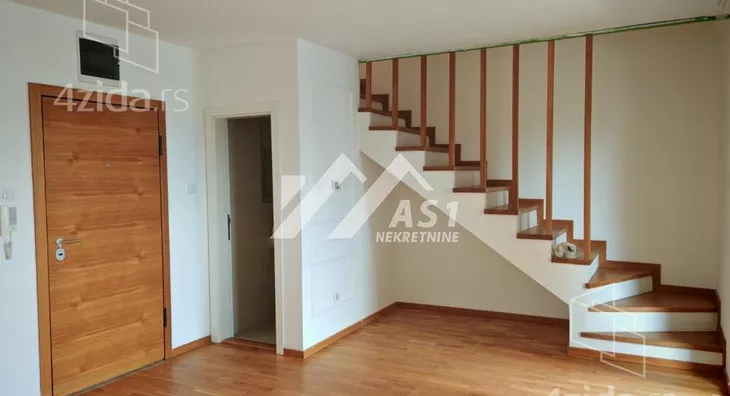 Četvoroiposoban stan | 4zida