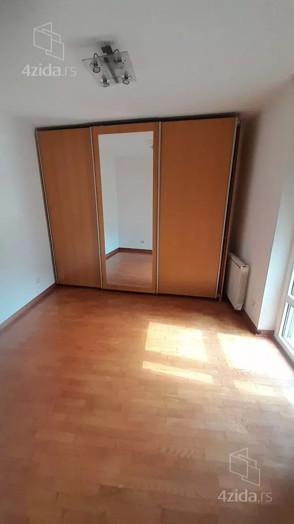 Četvoroiposoban stan | 4zida