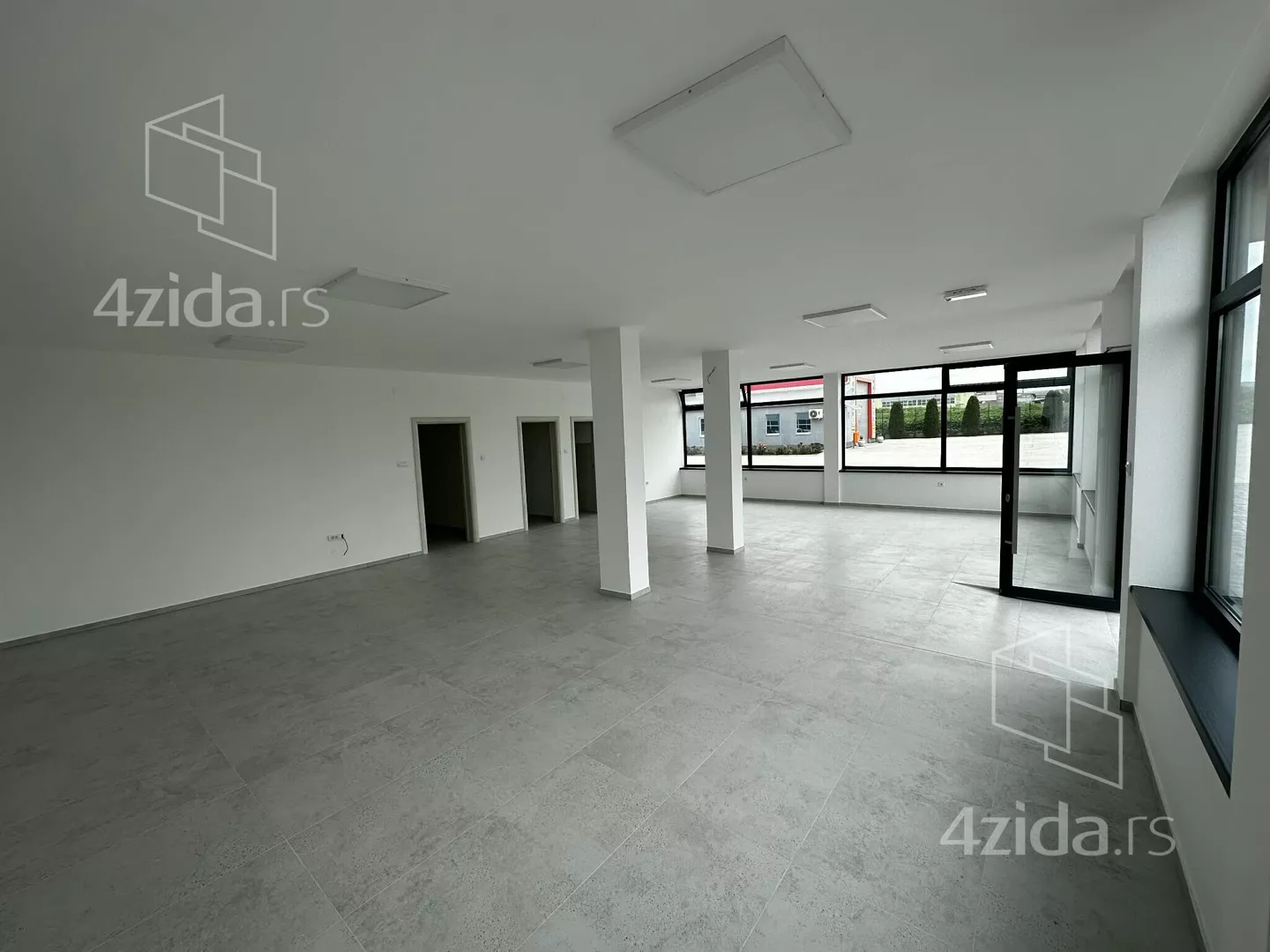 Poslovna zgrada | 4zida