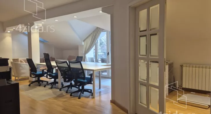 Četvoroiposoban stan | 4zida