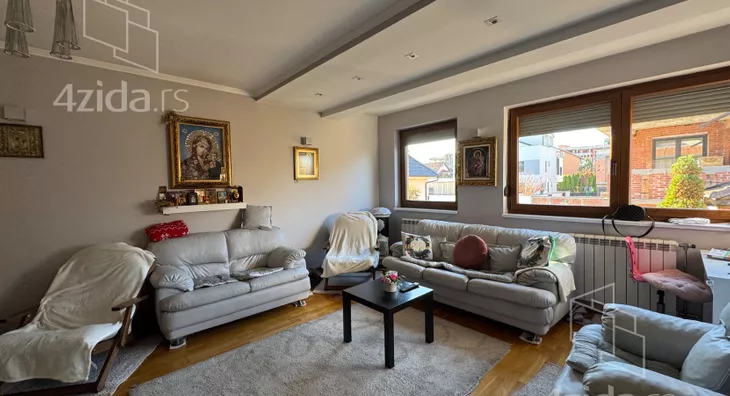 Petoiposoban stan | 4zida