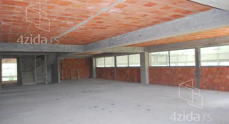 Poslovna zgrada | 4zida