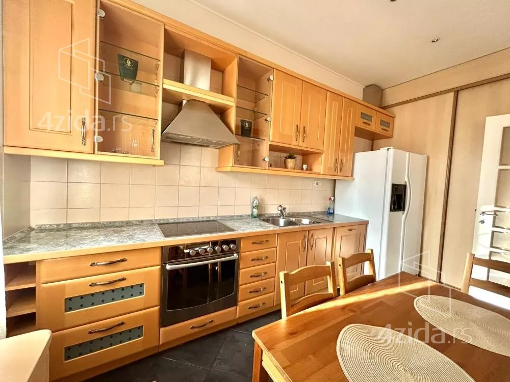 Četvoroiposoban stan | 4zida