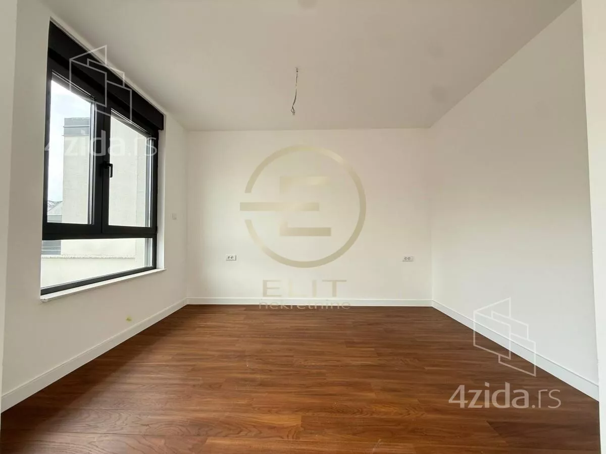 Šestosoban stan | 4zida