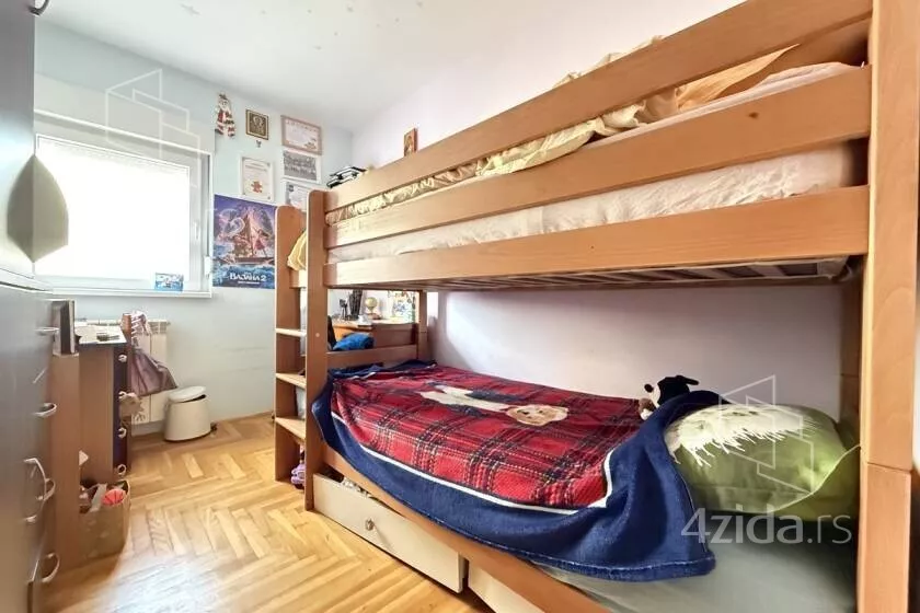 Dvoiposoban stan | 4zida