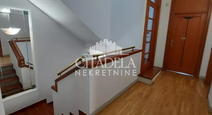 4-etažna kuća | 4zida