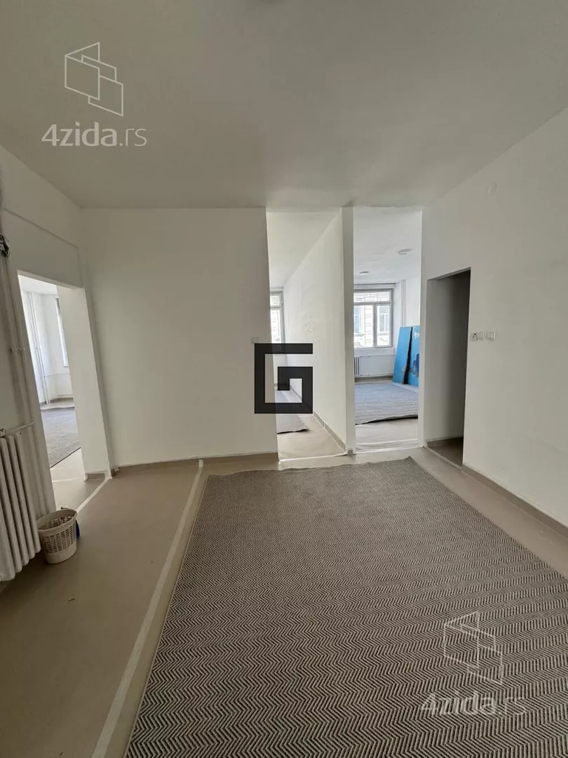 Šestosoban stan | 4zida