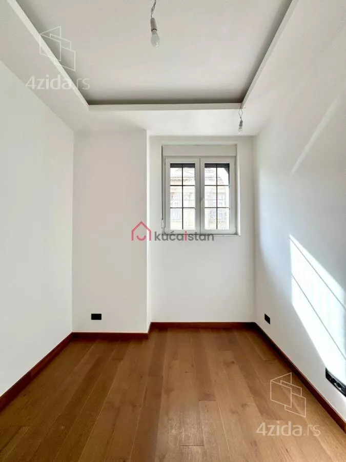 Poslovna zgrada | 4zida