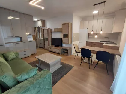 Heroja Pinkija | 4zida.rs