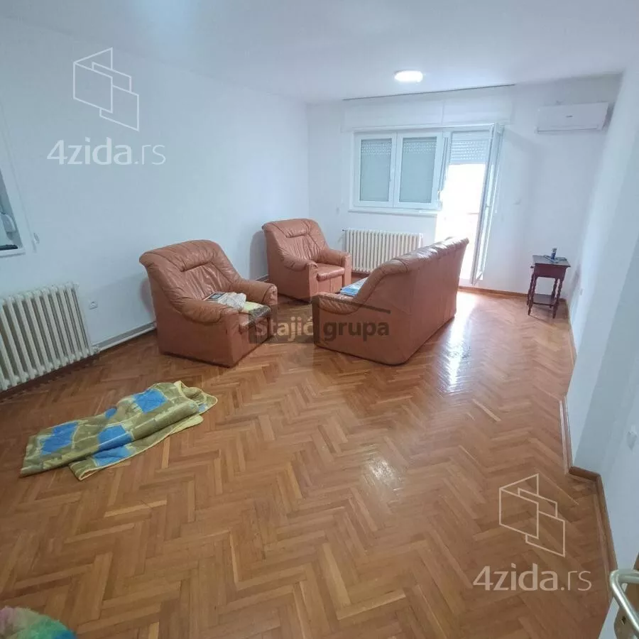 Četvoroiposoban stan | 4zida